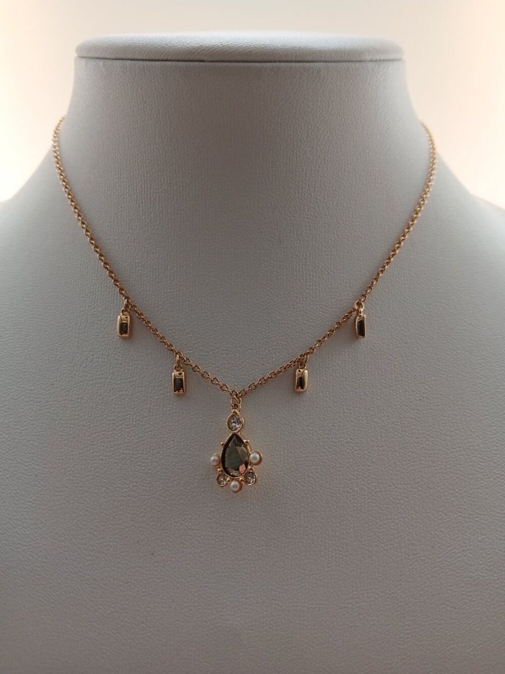 Swarovski Crystals and Pearl Pendant Minimalist Collar Necklace Size 14 Inches